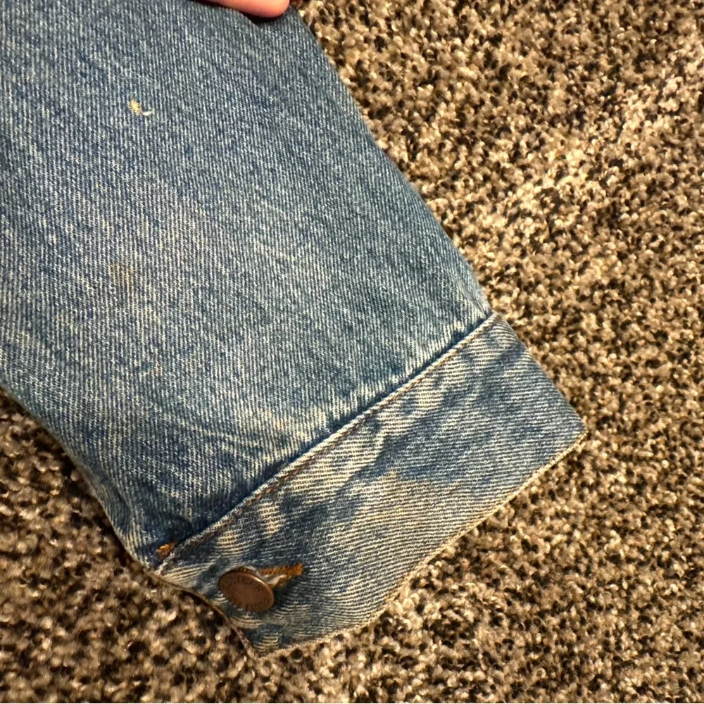 Perfectly worn distressed vintage Rustler Dark Wash Denim Jacket Size Large
